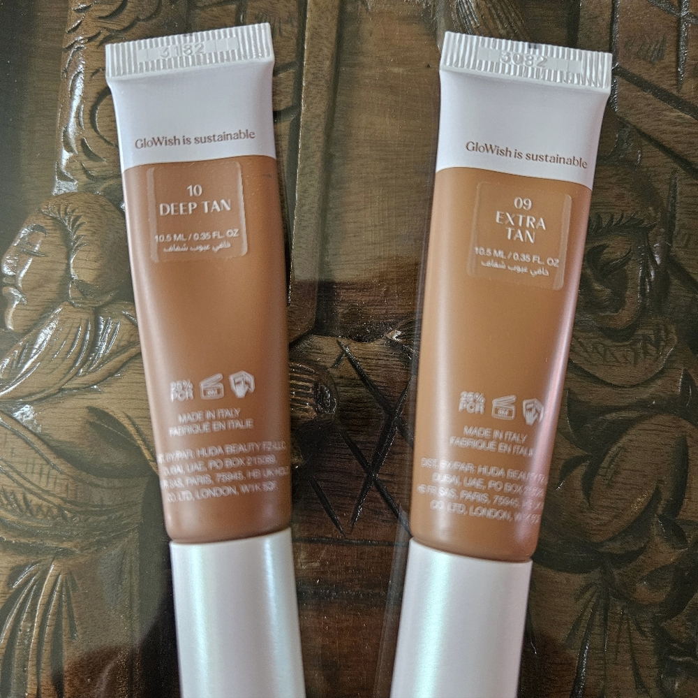 NIB Huda Bright Light Sheer Concealer 09 Extra Tan & 10 Deep Tan Retails $54 - Picture 3 of 4